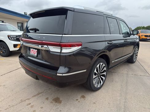 Used 2024 Lincoln Navigator Reserve AWD/4WD image 7