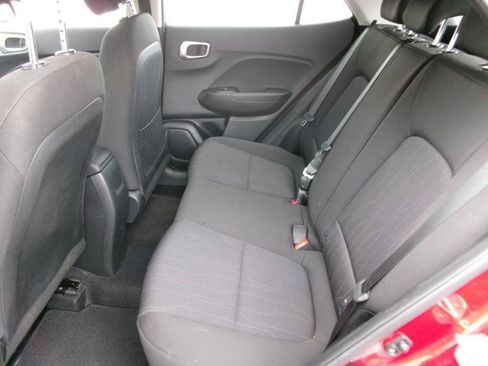 Used 2024 Hyundai Venue SE FWD image 10