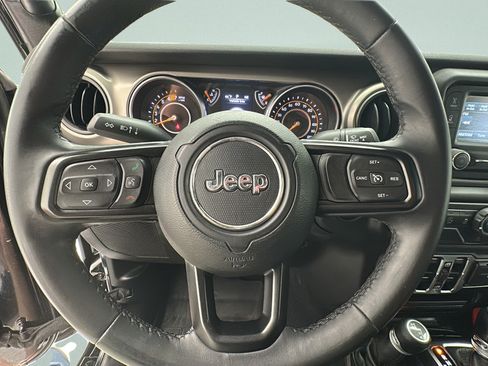 Used 2018 Jeep Wrangler Unlimited Sport S AWD/4WD image 14