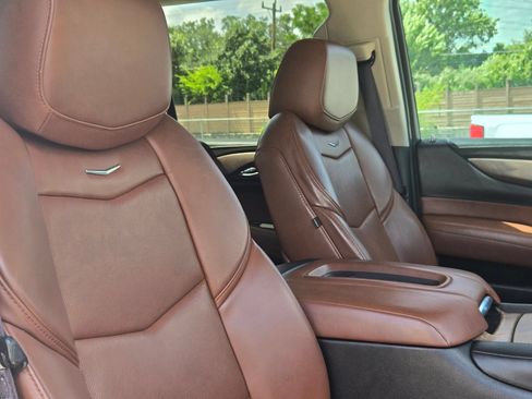 Used 2016 Cadillac Escalade Luxury AWD/4WD image 31
