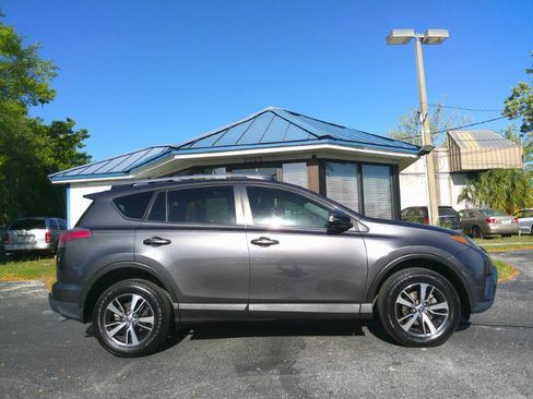 Used 2018 Toyota RAV4 XLE image 8