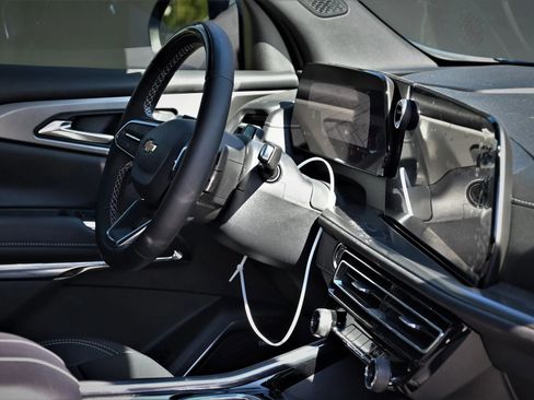 Used 2026 Chevrolet Traverse LT w/ Enhanced Driving Package image 12