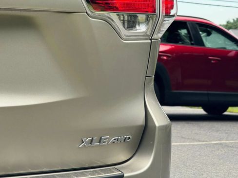 Used 2014 Toyota Highlander XLE AWD/4WD image 9