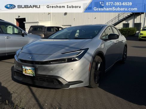 Used 2025 Toyota Prius LE AWD/4WD image 1