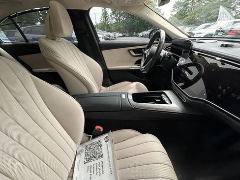 Used 2025 Mercedes-Benz E 450 4MATIC Sedan image 4