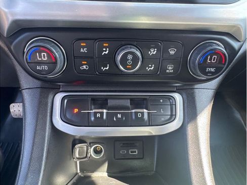 Used 2023 GMC Acadia SLT FWD image 18