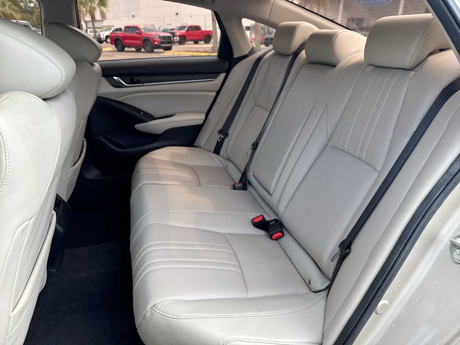 Used 2018 Honda Accord Touring image 25