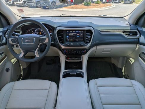 Used 2023 GMC Acadia Denali w/ Denali Ultimate Package AWD/4WD image 9