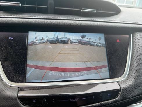 Used 2018 Cadillac XT5 Luxury w/ Driver Awareness Package FWD image 13