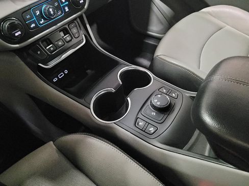Used 2018 GMC Terrain SLT w/ Preferred Package AWD/4WD image 26