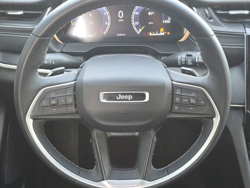 Used 2024 Jeep Grand Cherokee L Laredo image 15