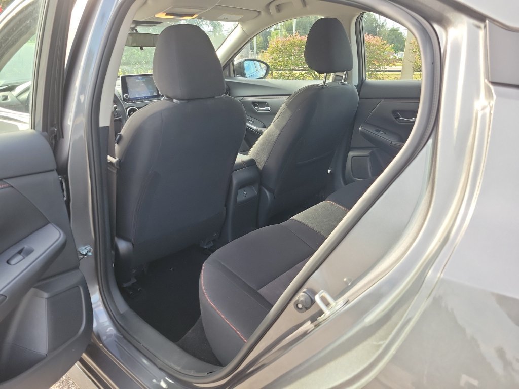 Certified 2025 Nissan Sentra SR FWD image 9