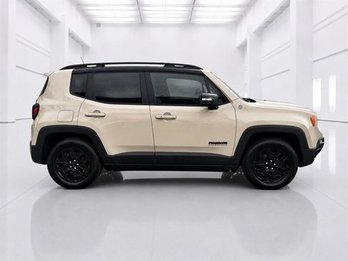 Used 2017 Jeep Renegade Trailhawk AWD/4WD image 3