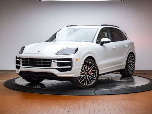 Used 2025 Porsche Cayenne S image 1