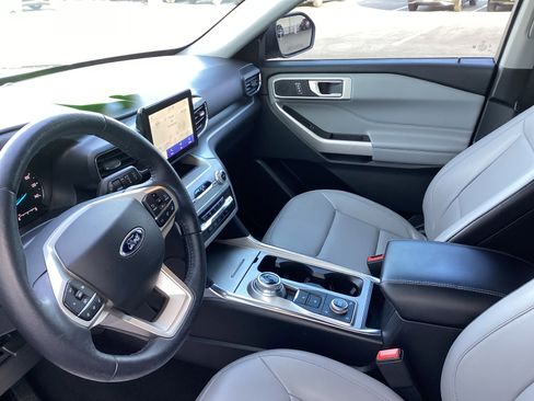 Used 2021 Ford Explorer XLT w/ Equipment Group 202A image 26