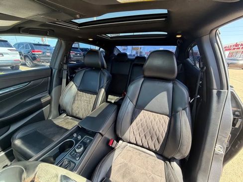 Used 2019 Nissan Maxima SR w/ Premium Package FWD image 16