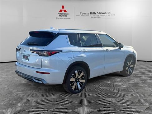 New 2026 Mitsubishi Outlander SEL image 5