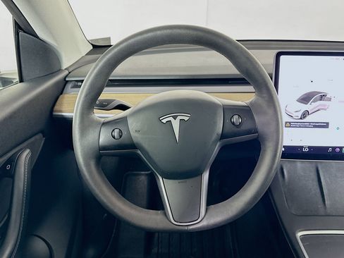 Used 2021 Tesla Model Y Long Range AWD/4WD image 17