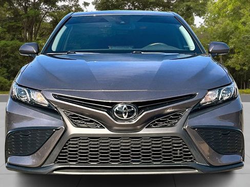Used 2023 Toyota Camry SE image 3