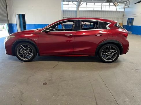 Used 2018 INFINITI QX30 Sport w/ Sport Leather Package FWD image 6