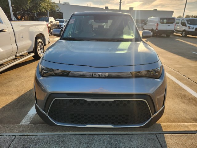 Used 2025 Kia Soul LX w/ LX Technology Package FWD image 2