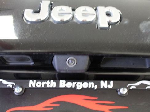Used 2019 Jeep Cherokee Limited AWD/4WD image 32