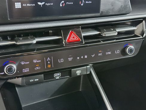 Used 2026 Kia Niro LX FWD image 23