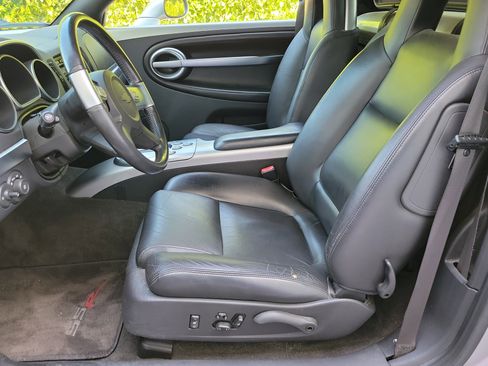 Used 2004 Chevrolet SSR w/ Preferred Equipment Group image 12