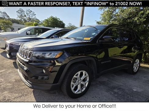 Used 2024 Jeep Compass Latitude AWD/4WD image 1