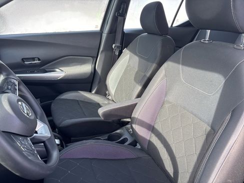 Used 2019 Nissan Kicks SV image 17
