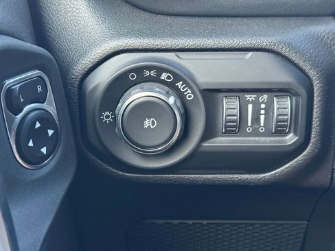 Used 2021 Jeep Wrangler Unlimited Sahara AWD/4WD image 35