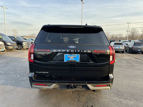 Used 2025 Ford Expedition Platinum image 4