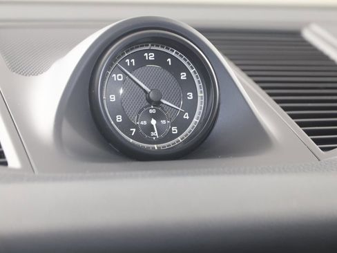 Used 2025 Porsche Macan image 40