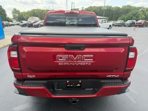 Used 2024 GMC Canyon AT4 w/ AT4 Premium Package AWD/4WD image 7