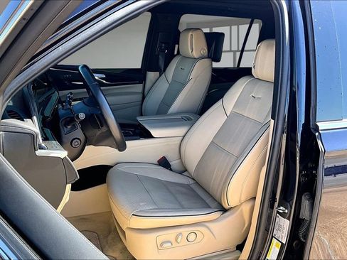 Used 2023 Cadillac Escalade ESV Premium Luxury AWD/4WD image 25