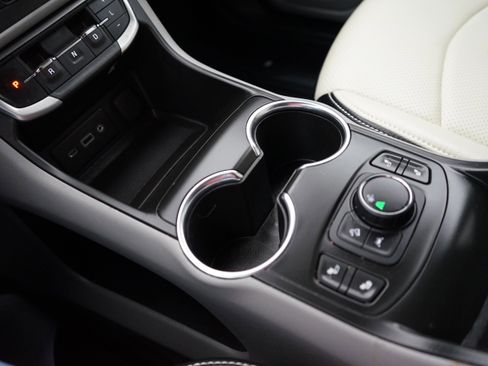 Used 2022 GMC Terrain SLE w/ Driver Convenience Package image 17