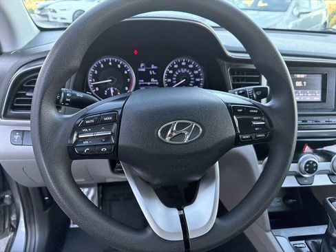 Used 2019 Hyundai Elantra SE image 32