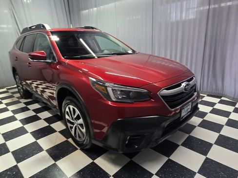 Used 2022 Subaru Outback Premium AWD/4WD image 3