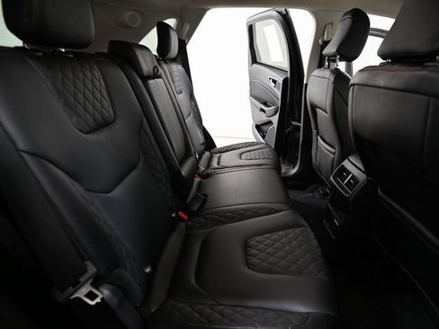 Used 2024 Ford Edge Titanium image 27