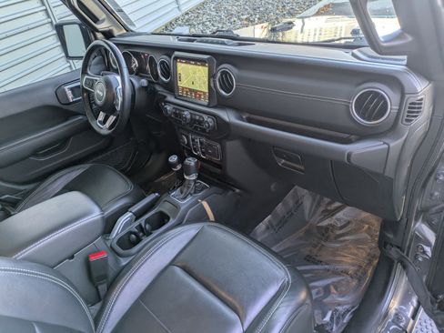 Used 2022 Jeep Wrangler Unlimited Sahara w/ Cold Weather Group image 32