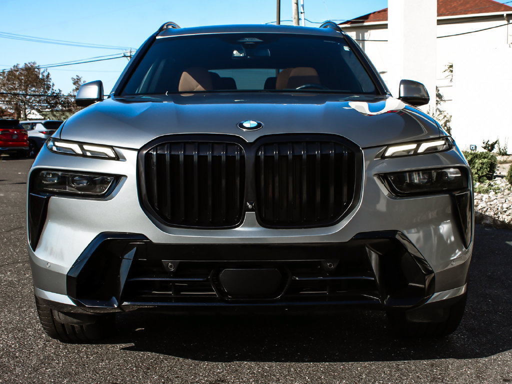 Used 2023 BMW X7 xDrive40i w/ M Sport Package AWD/4WD image 2