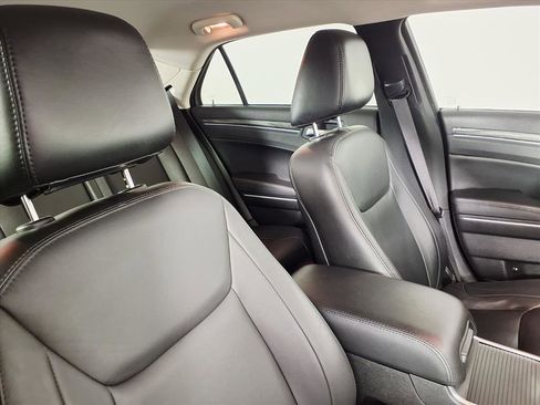 Used 2019 Chrysler 300 Touring L w/ Quick Order Package 22F image 10