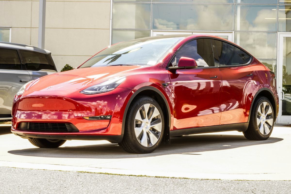 Used 2024 Tesla Model Y Long Range AWD/4WD image 8