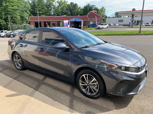 Used 2023 Kia Forte LXS FWD image 3
