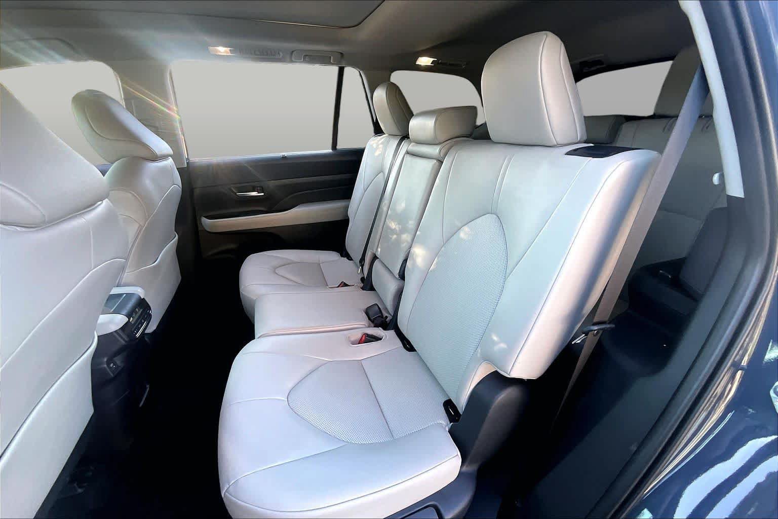 Used 2025 Toyota Grand Highlander AWD Hybrid image 20
