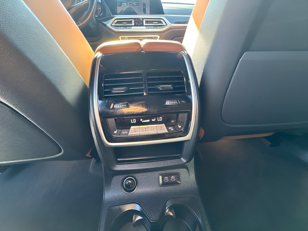 Used 2021 BMW X7 xDrive40i w/ M Sport Package AWD/4WD image 13