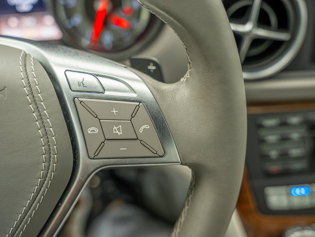 Used 2013 Mercedes-Benz SL 550 image 30