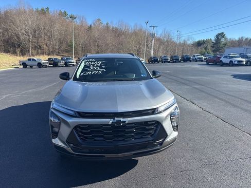 New 2026 Chevrolet Trax ACTIV w/ Sunroof Package image 2