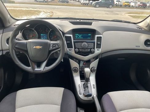 Used 2014 Chevrolet Cruze LS image 3
