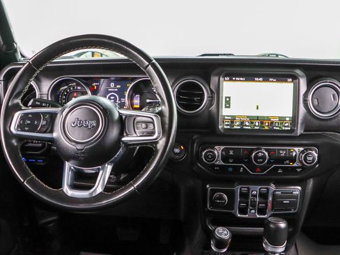 Used 2022 Jeep Wrangler Unlimited Sahara AWD/4WD image 18